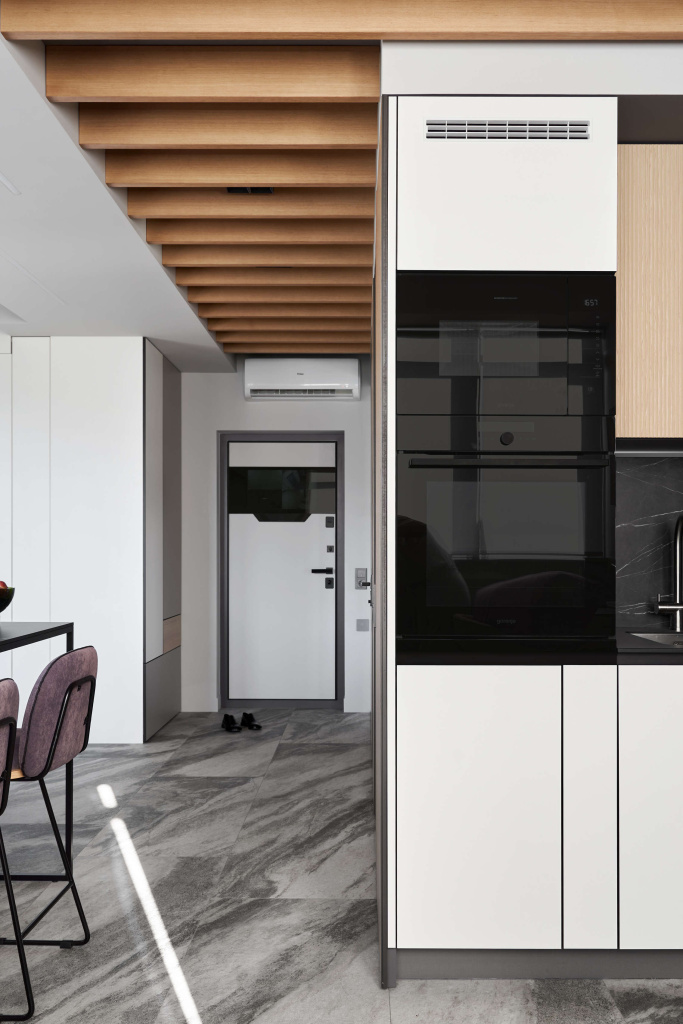 Кухня в двухэтажной квартире на севере Москвы - фото №6